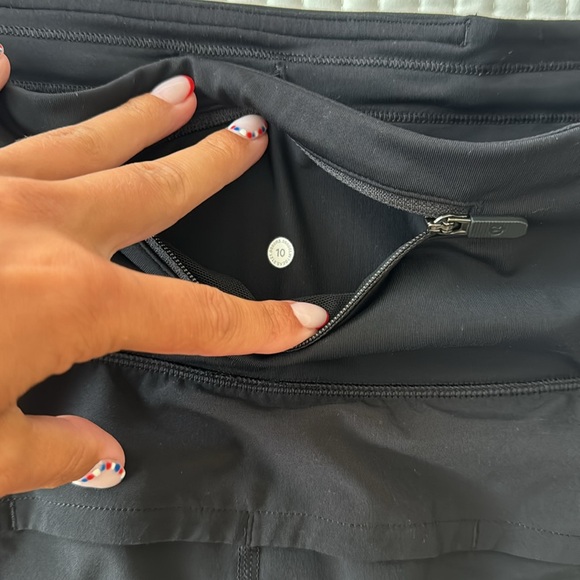 Lululemon Speed Up 2.5” High Rise Shorts - Picture 4 of 5